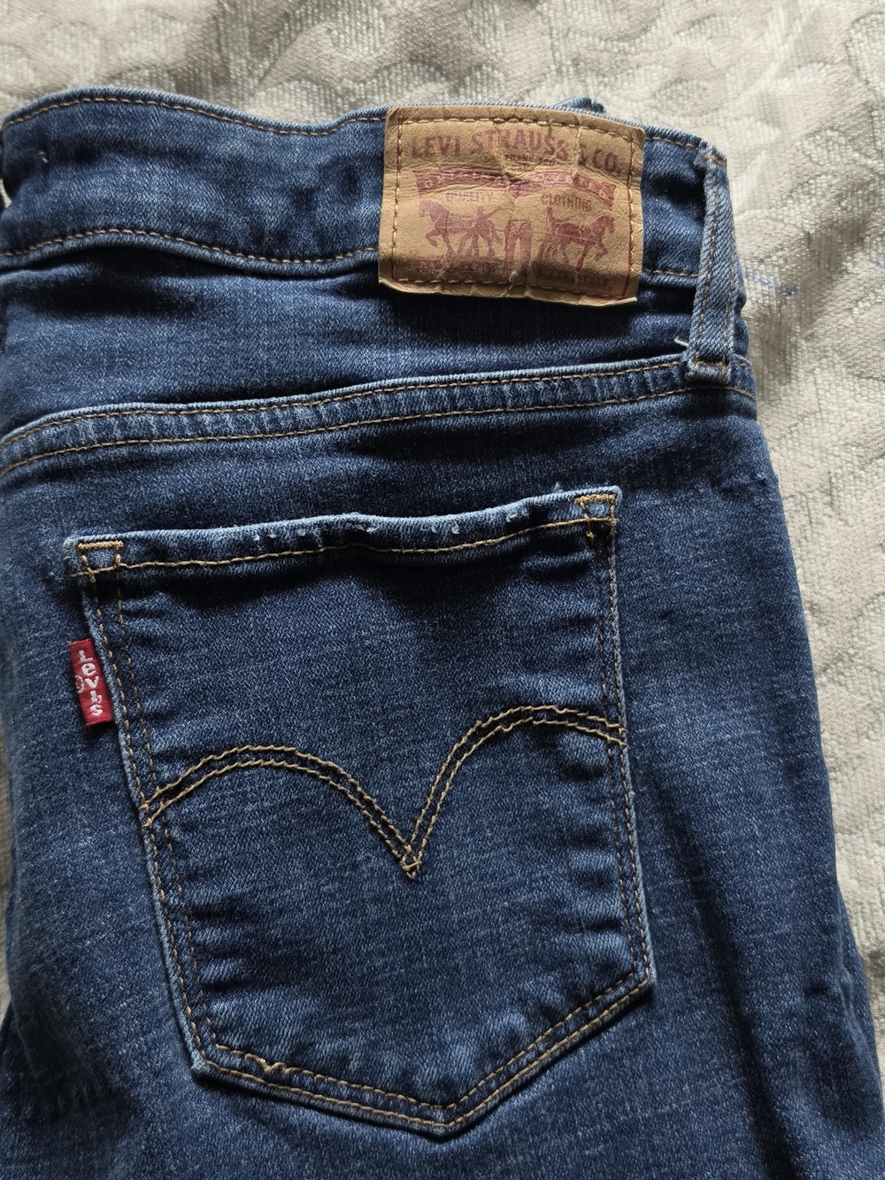 Levi's Dark Blue Denim Jeans - Classic Back Pocket